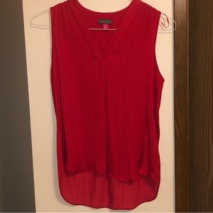 VINCE CAMUTO RED FLOWY TOP SIZE XS